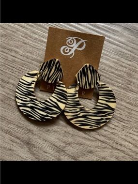 Plunder Zebra Pattern Hoop Earrings in Black & Cream wooden